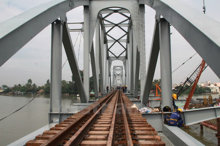 Những công đoạn còn lại của công trình cầu Ghềnh, các đơn vị thi công và ngành Đường sắt sẽ thực hiện hoàn thành trong tháng 6/2016. (Ảnh: Sỹ Tuyên/Vietnam+)