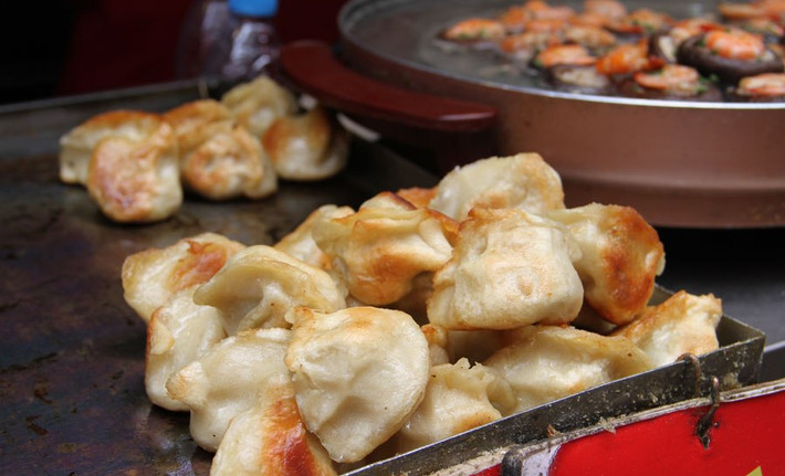 3. Bánh bao của người Bắc Kinh rất đặc biệt và khác với bánh bao của các quốc gia khác. Nhân bánh bao được làm từ thịt lợn rừng, thịt bò hoặc tôm và rau.
