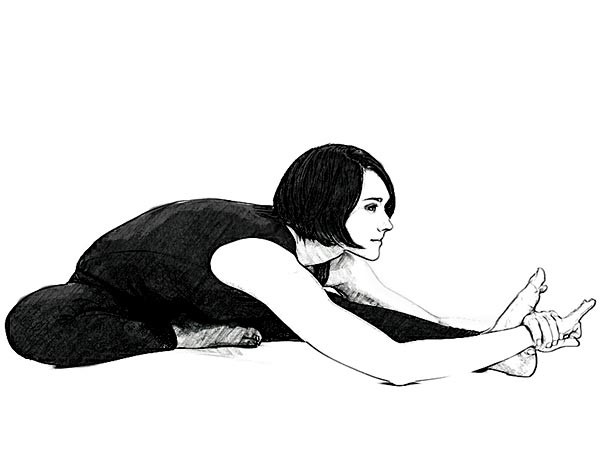 Tư thế đầu sát gối. Ngồi trên thảm co chân phải, duỗi chân trái, tay buông xuôi, thân trên giữ thẳng. Hít sâu giữ nguyên tư thế, thở ra và nghiêng người sang bên chân duỗi mỗi lần thở ra lại kéo căng thêm cho đên khi nào kéo hết khả năng (giữ nguyên tư thế, hít thở tự do).