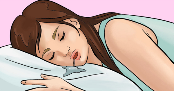 Chảy nước dãi. Chảy nước dãi thường bắt nguồn từ tư thế nằm sấp. Nếu đã sửa tư thế ngủ mà không cải thiện thì bạn nên cảnh giác với các bệnh lý. Đặc biệt, người cao tuổi nếu thường xuyên chảy nước dãi khi ngủ thì nên chú ý tới nguy cơ tắc mạch máu não.