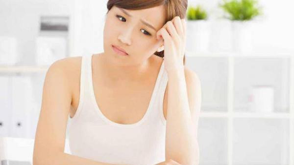 Về tần sất tiểu tiện, các nhà khoa học cho rằng tùy từng người, thời điểm mà có sự khác nhau. Tuy nhiên, nếu cơ thể đủ nước, một người khỏe mạnh sẽ đi tiểu 3 giờ 1 lần.