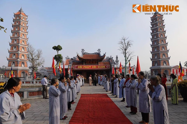 Chùa Hoằng Phúc là ngôi cổ tự lâu đời nhất miền Trung với lịch sử hơn 700 năm. Chùa nằm cách nhà lưu niệm Đại tướng Võ Nguyên Giáp tại xã Lộc Thủy khoảng 8 km.