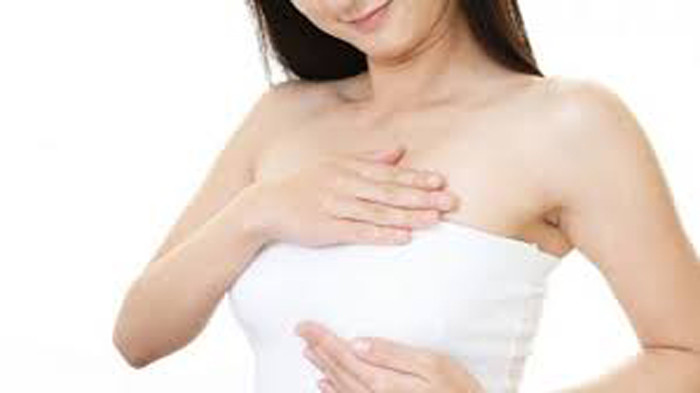 Bóp mạnh. Massage nhẹ nhàng có lợi cho bầu ngực. Tuy nhiên, thường xuyên bóp mạnh vòng 1 mang lại tác hại không khác việc mặc đồ lót bó sát. Nguyên nhân bởi hành động này khiến quá trình tuần hoàn máu quanh vú bị thay đổi đột ngột, có thể làm hỏng các mô mềm ở ngực.