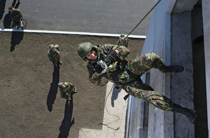 Thành viên các đơn vị đặc nhiệm Spetsnaz đầu tiên được lựa chọn từ một số đơn vị trinh sát đặc biệt của Quân đội Liên Xô lúc đó và có ít nhất 46 đơn vị như vậy được thành lập từ tháng 5/1951 với quân số tầm 120 binh sĩ mỗi đơn vị.