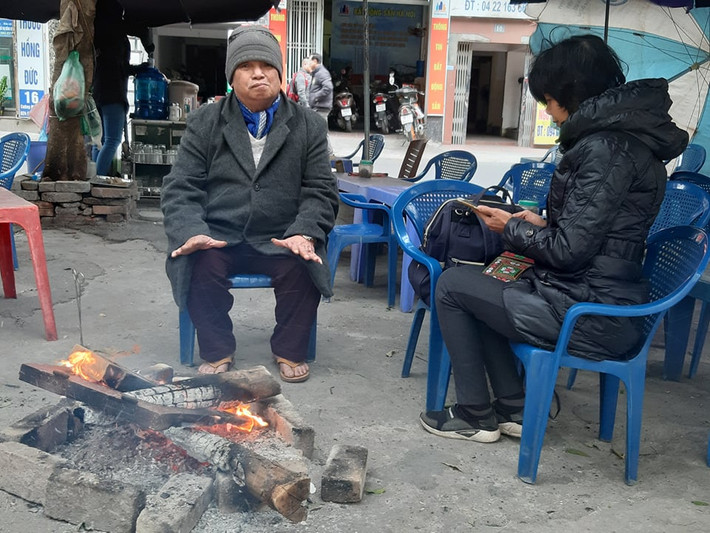 Người già và trẻ nhỏ nên cẩn thận, giữ gìn sức khỏe đề phòng tác hại của thời tiết rét buốt