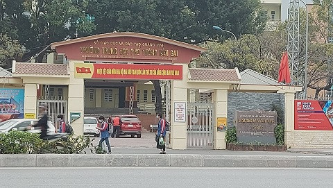 Trước đó, trong đêm 27/1, Ban Chỉ đạo phòng chống dịch COVID-19 của tỉnh Quảng Ninh đã họp khẩn để triển khai các biện pháp cấp bách ngay khi phát hiện có 1 trường hợp nhiễm COVID-19 trong cộng đồng.