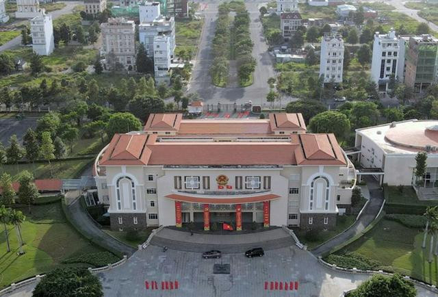 TP Thủ Đức có 34 phường, rộng gần 212 km2 và có hơn 1 triệu dân.