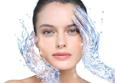 Mặt Trời vẫn mọc hàng ngày, dù mưa hay nắng, gió bão hay tuyết rơi. Do đó, các tia sáng mặt trời luôn hiện diện ngay cả khi chúng nhìn thấy các tia nắng. Điều tương tự cũng xảy ra nếu bạn ở trong nhà hoặc trong văn phòng cả ngày, nếu phòng có cửa sổ thì bạn vẫn sẽ bị phơi nắng.