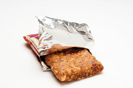 Bánh snacks năng lượng là bữa ăn nhẹ trước khi tập luyện nhưng lại có hàm lượng fructose cao, thêm đường, và chất béo bão hòa gây tắc nghẽn động mạch. Một số sản phẩm chứa hơn 350 calo - nhiều hơn so với khái niệm “bữa ăn nhẹ" cho hầu hết mọi người.