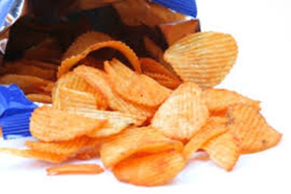 AA xuất hiện trong thức ăn giàu carbohydrate nướng hoặc chiên ở nhiệt độ cao trên 120 độ C như khoai tây chiên, bánh mì, cà phê, bim bim. Chất này cũng được cảnh báo có mặt trong khói thuốc.