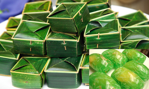 Bánh có vị dai dai của bột, sần sật của dừa, ngon ngọt của nhân đậu, thơm của nước hoa bưởi và lá dừa. Ảnh: hotel84