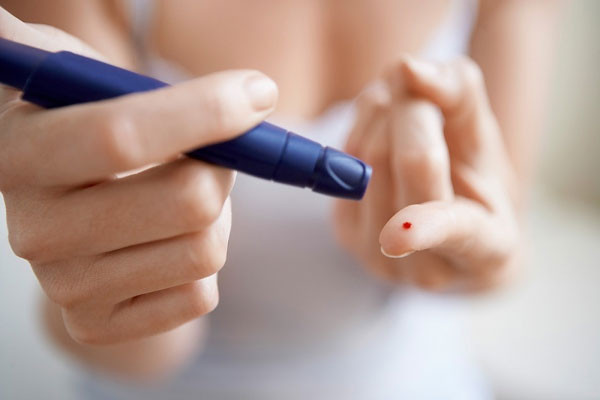 2. Bệnh tiểu đường tuýp 2. Có mối liên quan chặt chẽ giữa nồng độ vitamin D thấp và sự phát triển của bệnh tiểu đường loại 2. Vitamin D có thể đóng góp glucose qua tác dụng của insulin.