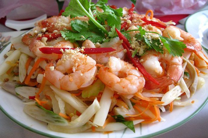 Ngoài ra, bạn có thể chế biến món gỏi ngó sen tôm thịt để ăn trong dịp Tết này. Ảnh: thucthan.