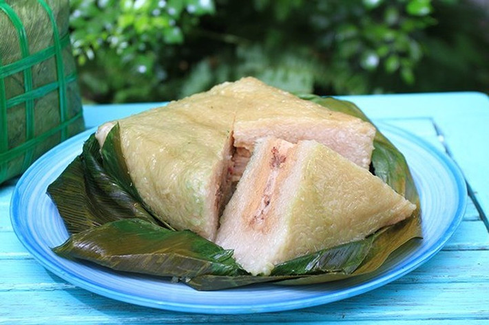 1/8 góc bánh chưng có giá trị dinh dưỡng của một bát cơm đầy có kèm thức ăn, vì vậy mỗi lần ăn bánh chưng bạn không nên ăn quá 100gr. Ảnh: baogialai.
