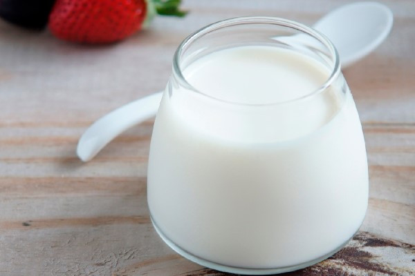 Không thể thiếu trong danh sách những thực phẩm tốt cho tiêu hóa bạn nên ăn trong những ngày Tết này là sữa chua. Ảnh: hoidaubepaau.