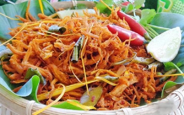Khô gà lá chanh là món ăn chơi mới xuất hiện trong năm 2018 vừa qua. Ảnh: cooky.
