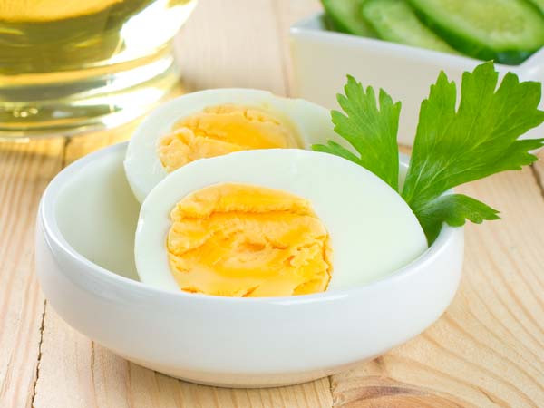 Trứng cũng là loại thực phẩm có thể chống lại cảm giác thèm ăn và kiểm soát cơn đói cả ngày nếu ăn vào buổi sáng. Ảnh: suckhoedoisong.