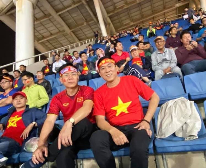 Trước lời động viên của nghệ sĩ Minh Trang: "Việt Nam thắng tự nhiên khỏi sốt chả cần thuốc đâu", NSND Lan Hương đồng tình: "Đúng vậy".