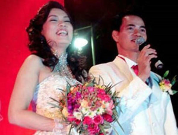 Đều thành công trong sự nghiệp nghệ thuật nhưng "Nam Tào" Xuân Bắc ít lận đận trong đường tình duyên hơn bạn diễn khi có một gia đình hạnh phúc bền chặt khiến công chúng ngưỡng mộ.