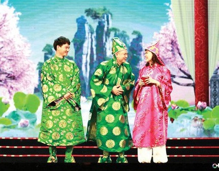 Trong Táo quân 2019, nghệ sĩ Tự Long đảm nhiệm vai Táo giao thông vẫn với những bài hát chế vui vẻ, hài hước.