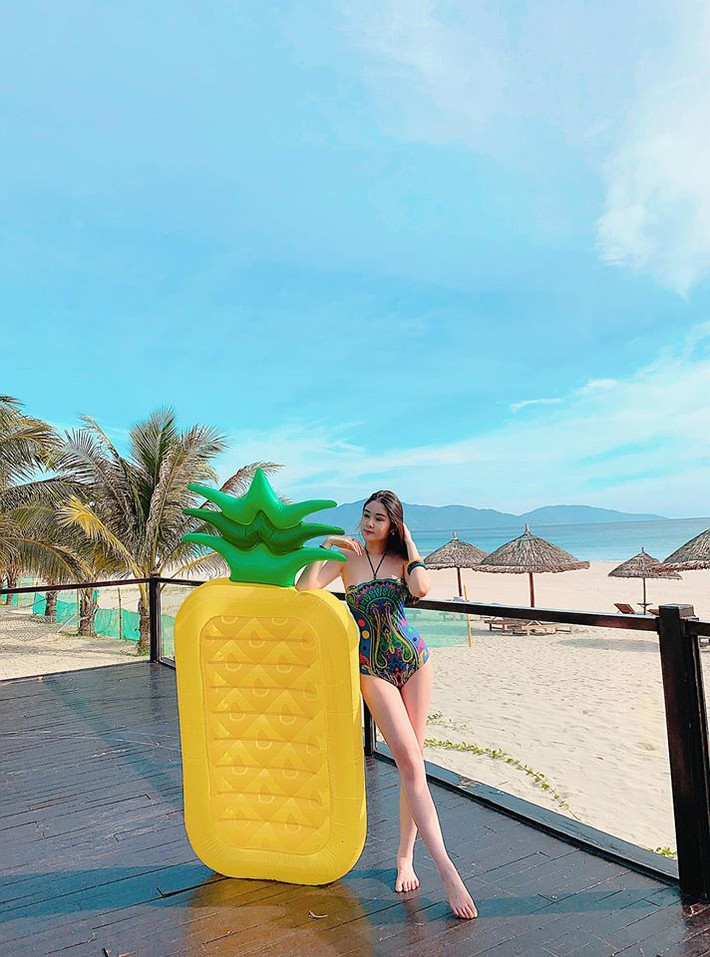 Không chỉ đang trên con đường chinh phục tri thức, nàng hậu còn ngày càng "thăng hạng" về nhan sắc.