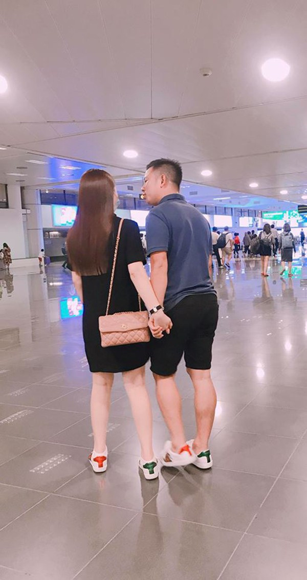 Chồng của Giang Hồng Ngọc cũng có mối quan hệ thân quen với nhiều nghệ sĩ trong showbiz Việt như: MC Thành Trung, ca sĩ Hà Vân...