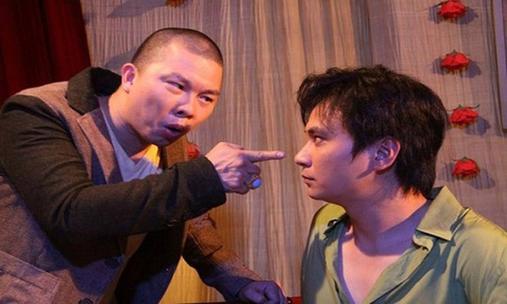 Vốn sở hữu ngoại hình "lưu manh bẩm sinh" với mái đầu trọc, đôi mắt híp và gương mặt có vẻ bặm trợn, diễn viên Hải Anh - ông chủ SEVEN.am từng được các đạo diễn "chọn mặt gửi vàng" cho những vai diễn "đầu gấu".