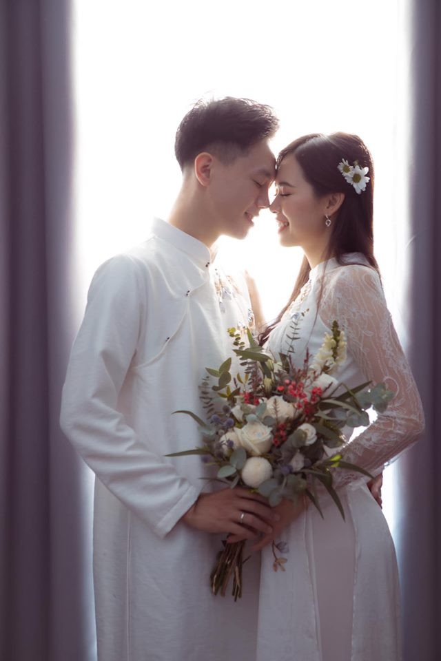 Đám cưới của Bùi Thanh Hằng được tổ chức ngày 15/11, tại Hà Nội. Người đẹp Thanh Hằng và chú rể Quang Trường hẹn hò 10 năm trước khi nên vợ nên chồng.