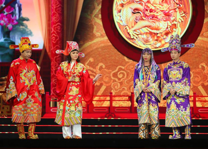 Vân Dung cùng các nghệ sĩ như: Tự Long, Xuân Bắc, Quốc Khánh, Quang Thắng... làm nên thương hiệu của Táo quân. Tuy vậy, nữ nghệ sĩ tài sắc của làng hài phía Bắc lại có chuyện hôn nhân ly kỳ bí ẩn.