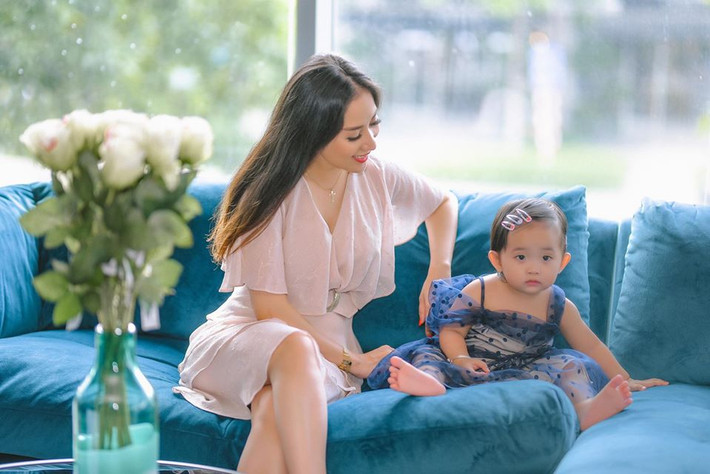 Khánh Thi sinh con gái thứ hai ở tuổi 37.