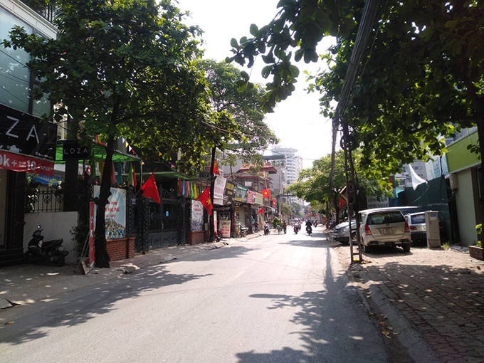 Những lá cờ đỏ sao vàng bay phất phới tại đường Nguyễn An Ninh chào mừng ngày Quốc khánh 2/9.