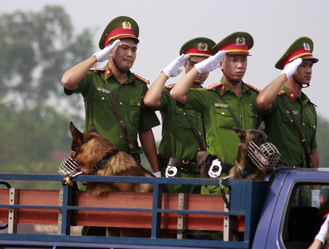 Cảnh sát bảo vệ và cảnh khuyển