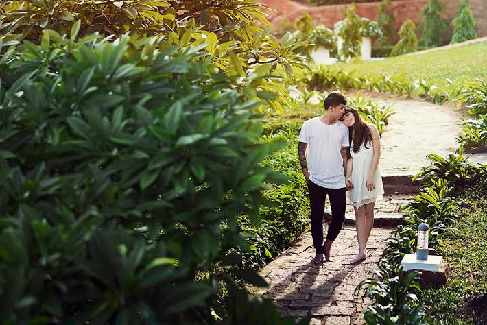 Anh còn dự định sẽ để bé Chíp, con trai đầu lòng, phụ mẹ cầm áo cưới. Hiện tại, bên cạnh những hoạt động chung của nhóm, Lê Hoàng cùng các cộng sự tập trung phát triển công ty giải trí riêng. Hải Băng và Lương Viết Quang là 2 ca sĩ thuộc quyền quản lý của công ty anh.