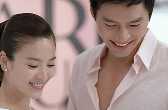 Mới đây nhất, ngày 29/4, tờ QQ của Trung Quốc cho rằng Hyun Bin và Song Hye Kyo đang tái hợp dựa vào những chứng cứ từ status của một người bạn thân của Song.