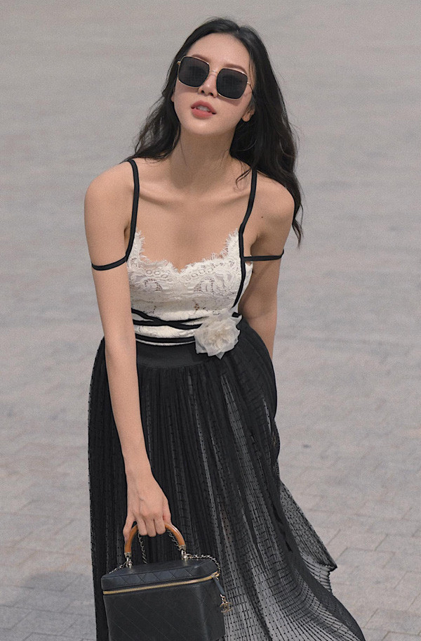 Mỹ nhân 9X từng vướng nghi vấn nâng ngực sau loạt ảnh thời trang khoe vòng một nóng bỏng.