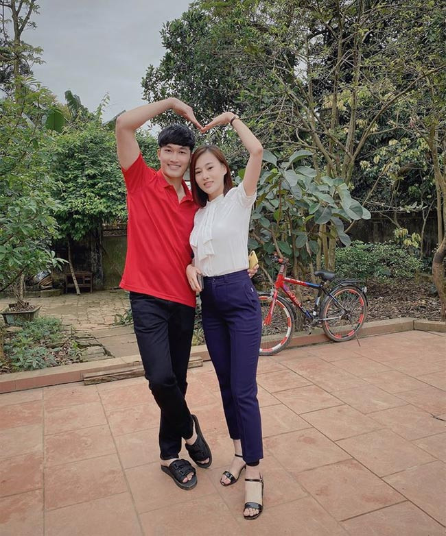 Trên Facebook, các diễn viên trong đoàn phim như: Tuấn Tú, Hương Giang, Bảo Thanh, Bảo Hân, Phương Oanh, Đình Tú… đều đăng ảnh hậu trường rất vui vẻ của đoàn phim.
