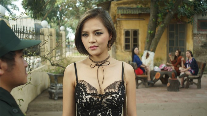 Thu Quỳnh trở lại màn ảnh sau loạt vai diễn "để đời". Nữ diễn viên từng đảm nhận vai My sói trong "Quỳnh búp bê". Vai diễn gái làng chơi được đánh giá là thành công nhất của Thu Quỳnh.