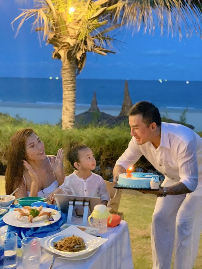 Nữ chính phim "Cát đỏ" luôn tự hào khi có cả sự nghiệp thành công lẫn hôn nhân hoàn mỹ.