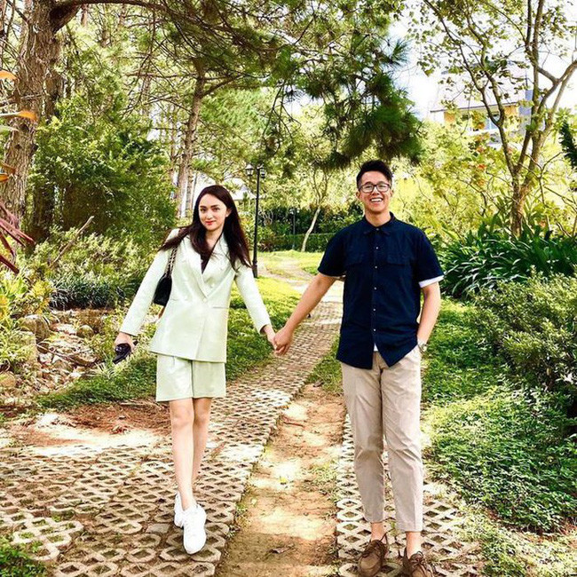 Dù tình yêu mới chớm nở đã gặp sóng gió nhưng các fan của Hương Giang hy vọng cả hai sẽ có một cái kết viên mãn.