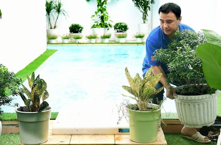 Đọc tâm thư của kẻ trộm, nam MC dù tiếc số tài sản bị mất nhưng vẫn nghĩ biết đâu số tài sản đó có thể giúp kẻ trộm bớt túng quẫn và không gây hại cho người khác nữa.