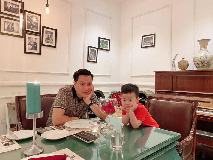 Nhiều lần dính nghi vấn tái hợp sau ly hôn, cả Việt Anh lẫn vợ cũ đều khẳng định chỉ coi nhau là bạn và không có chuyện sẽ quay về với nhau.