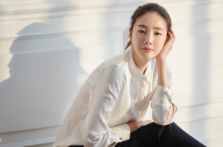Làm mẹ ở tuổi 45, hạnh phúc bên chồng trẻ và sở hữu một cơ ngơi, tài sản khổng lồ, Choi Ji Woo được coi là một trong những ngôi sao viên mãn nhất của màn ảnh xứ Hàn.