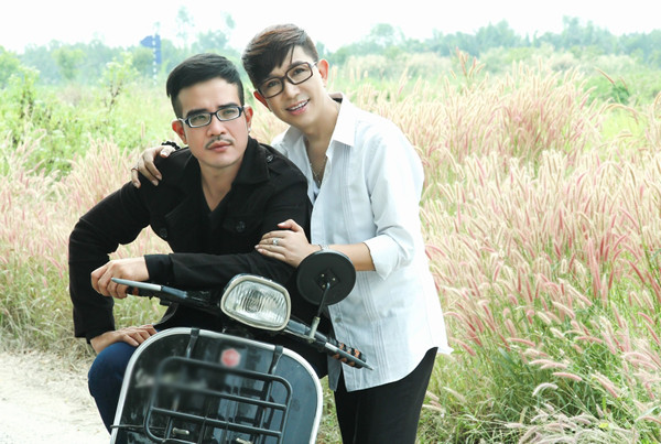 Giọng ca gốc Huế và Vương Bảo Tuấn thân mật bên nhau. Ảnh: Thế Anh/Ngoisao.