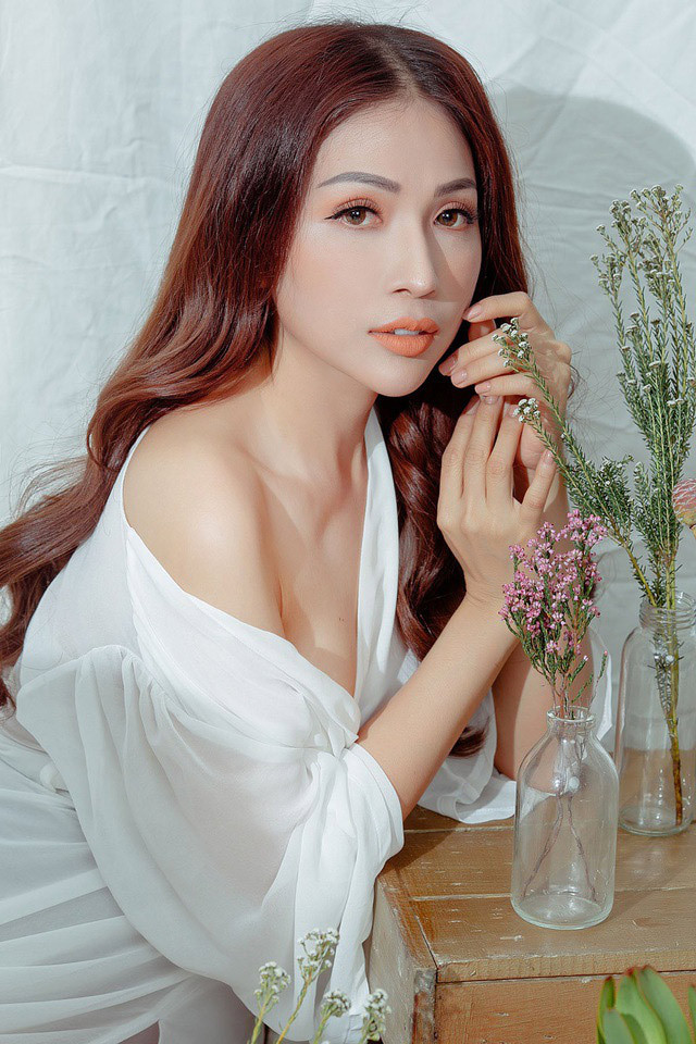 Ngoài nghề diễn, Khả Như còn làm cố vấn và dàn dựng kịch bản cho rất nhiều chương trình như: Cười xuyên Việt, Cùng nhau tỏa sáng 2016… Cô cũng tham gia các sitcom ở trên truyền hình như: Nhà là để trọ, Ai chẳng thích đùa, Già néo đứt dây…