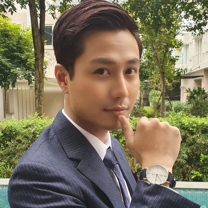 Là một trong những gương mặt nổi bật của phim truyền hình Việt, diễn viên Thanh Sơn đang thu hút sự quan tâm với vai luật sư Sơn trong "Tình yêu và tham vọng" và thầy giáo Duy trong "Đừng bắt em phải quên" đang phát sóng trên VTV.
