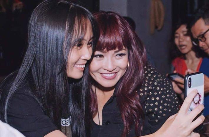 Dù có con chung là bé Gà nhưng Phương Thanh và bạn trai chưa kết hôn. Vào ngày giỗ đầu của bạn trai, giọng ca Trống vắng mới tiết lộ về bố của bé Gà - ông Đặng Ngọc Cường, người đưa đón cô trong suốt một thời gian dài trong quá khứ.