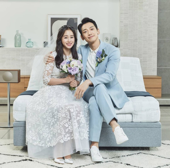 Bi Rain luôn muốn dành tối đa mọi thời gian cho vợ con. Sau khi kết thúc công việc, anh không tham gia bất cứ cuộc tiệc tùng nào mà nhanh chóng trở về với vợ và hai con gái.