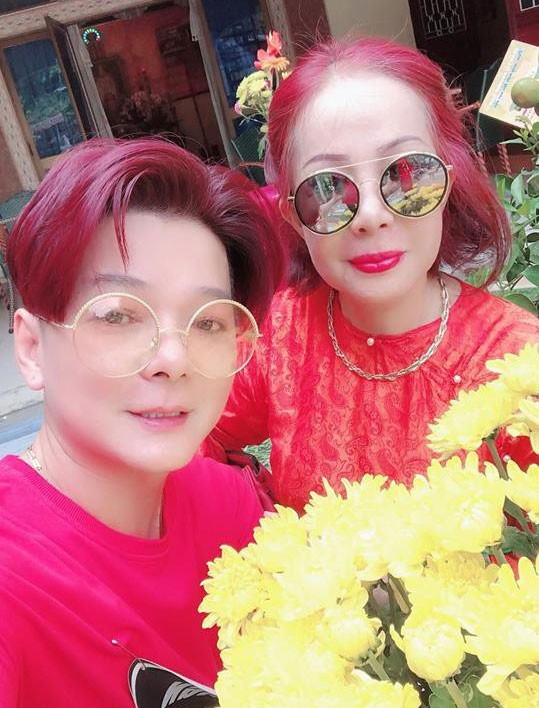 Cứ mỗi lần vợ sảy thai, dù rất đau buồn nhưng nam ca sĩ sinh năm 1975 vẫn cố gắng an ủi vợ: “Chắc hai đứa mình không có duyên đón con về nên ở vậy cũng vui rồi”.