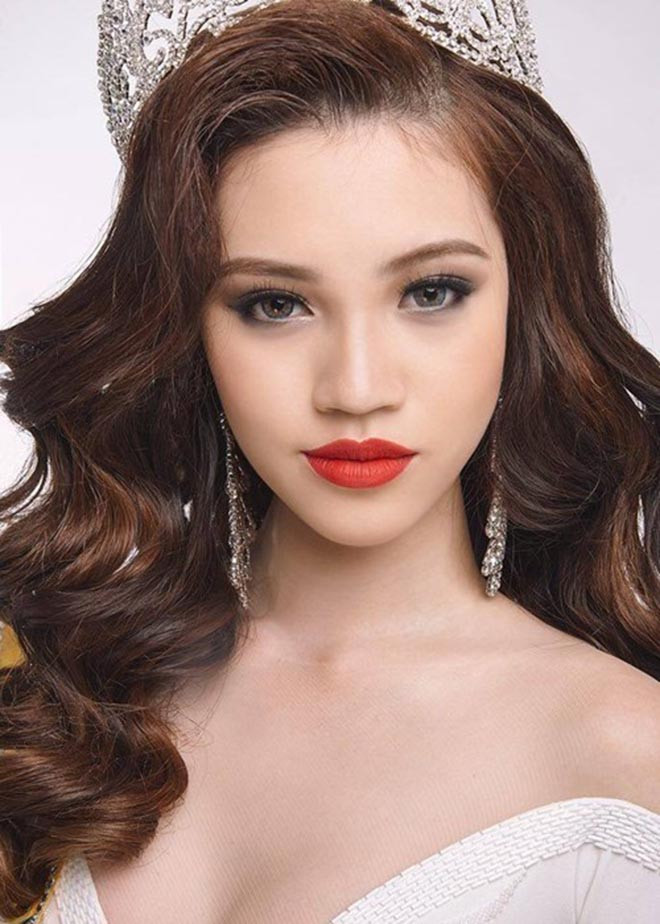 Từ kiều tóc tới trang phục khiến người đẹp trông già hơn so với tuổi 18.