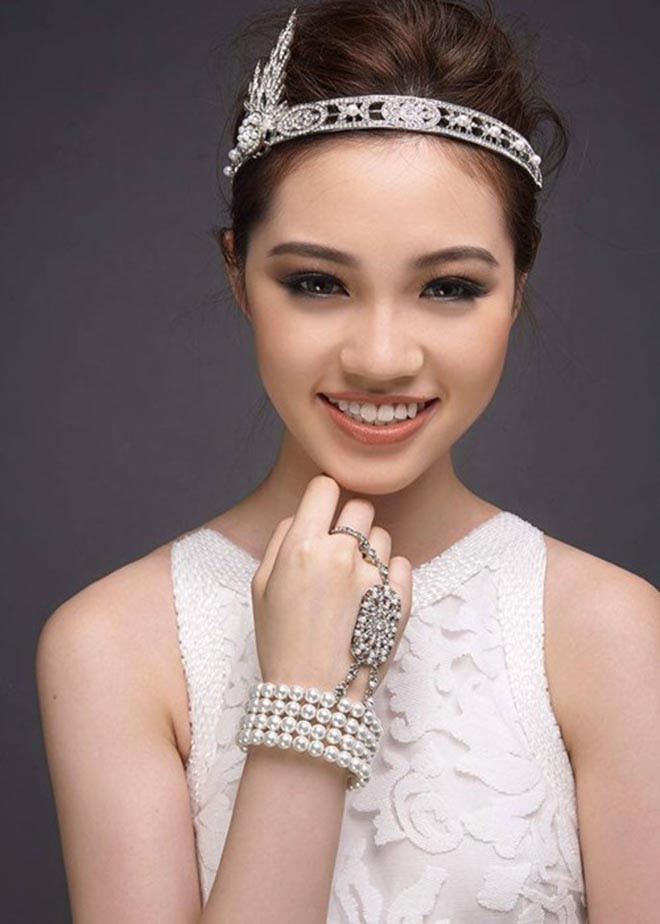 Cô sở hữu nụ cười rạng rỡ.